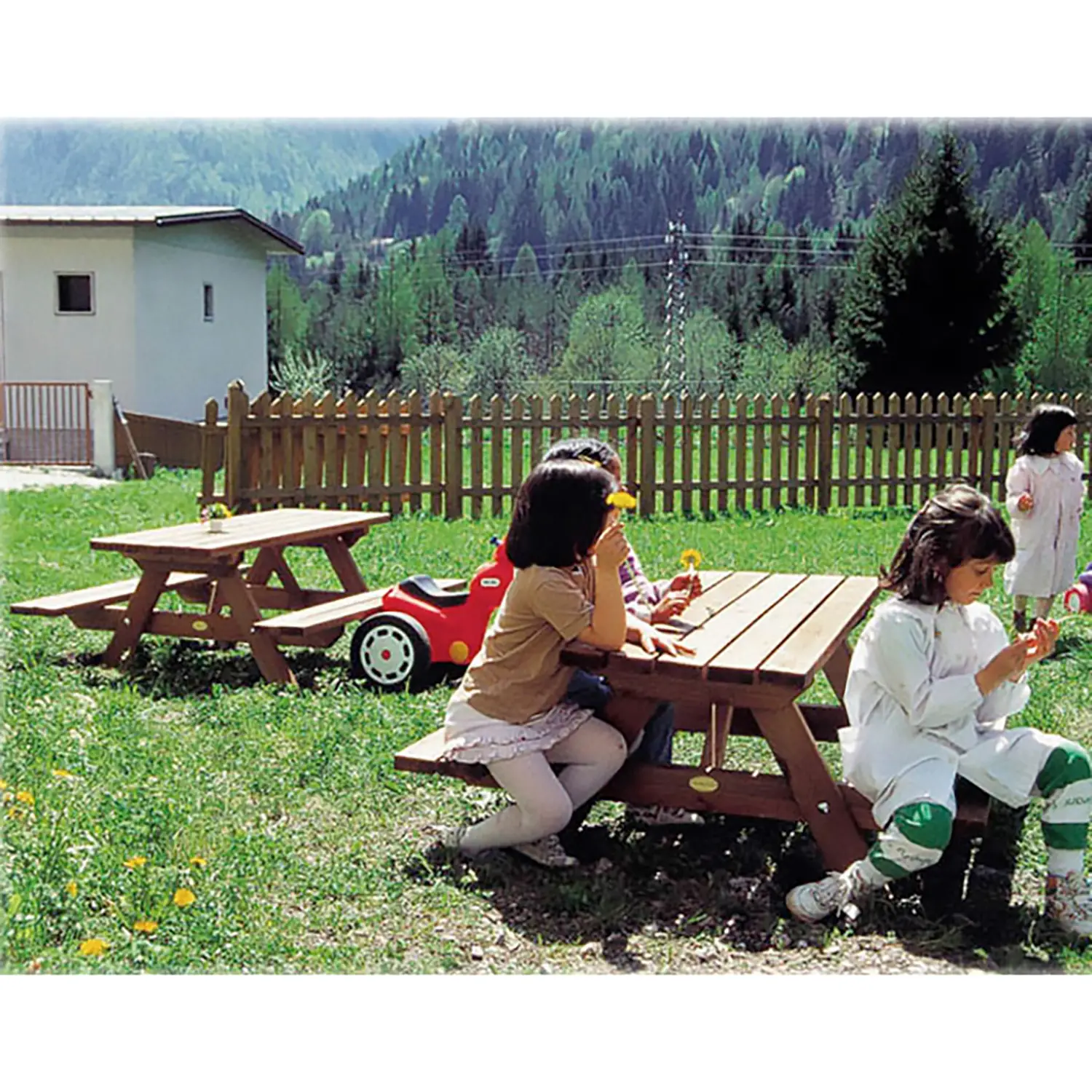 Gruppo Pic Nic Junior Outdoor – Tavolo e Panchine per Bambini da Giardino - Playgrounds e giostre